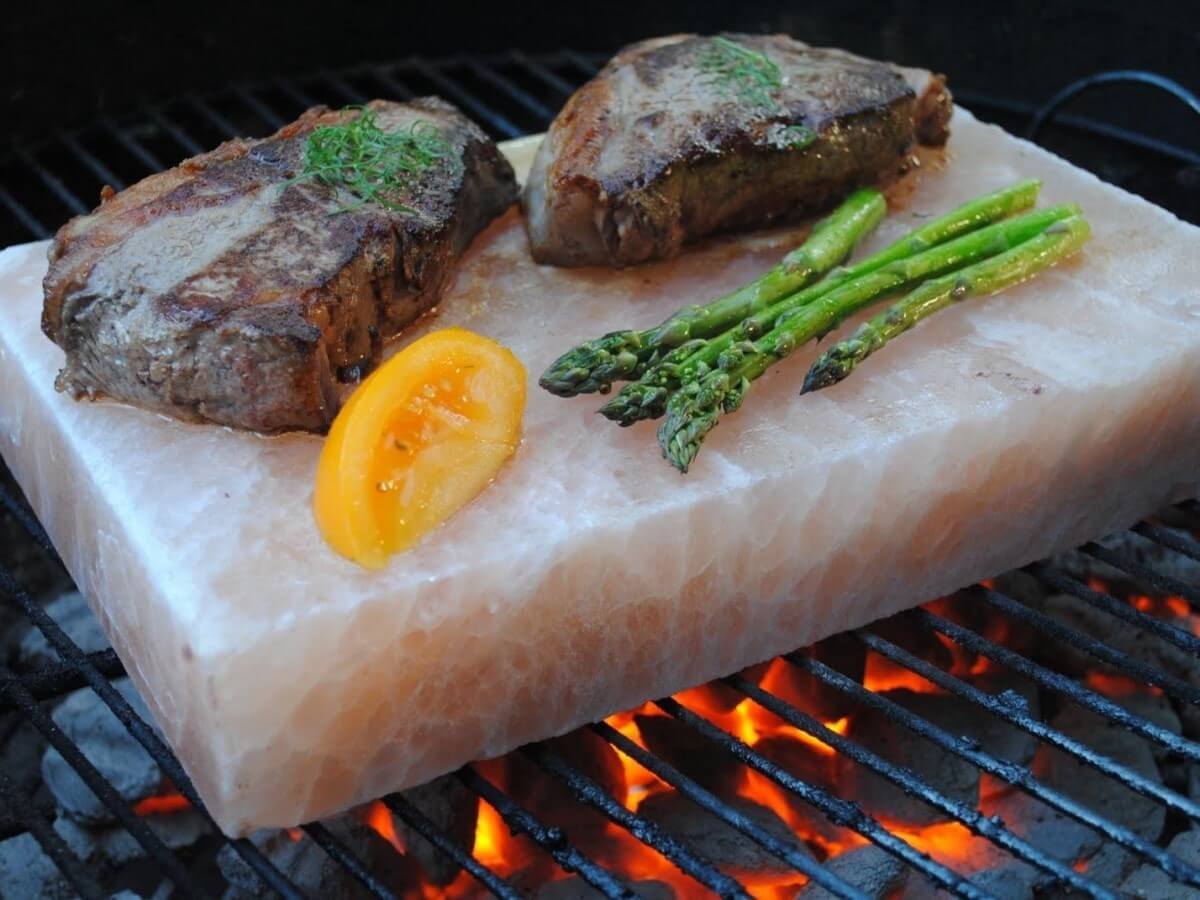 How To Grill With A Pink Salt Rock