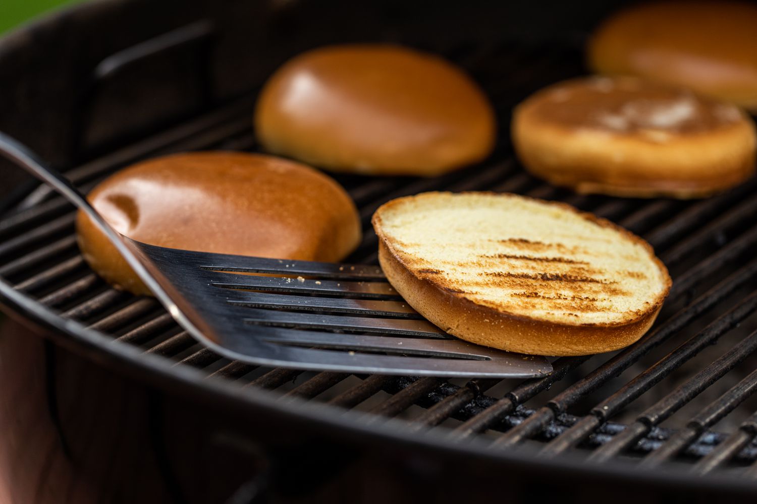 how-to-grill-your-burger-bun