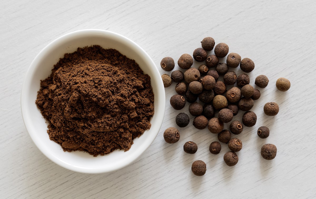 how-to-grind-allspice