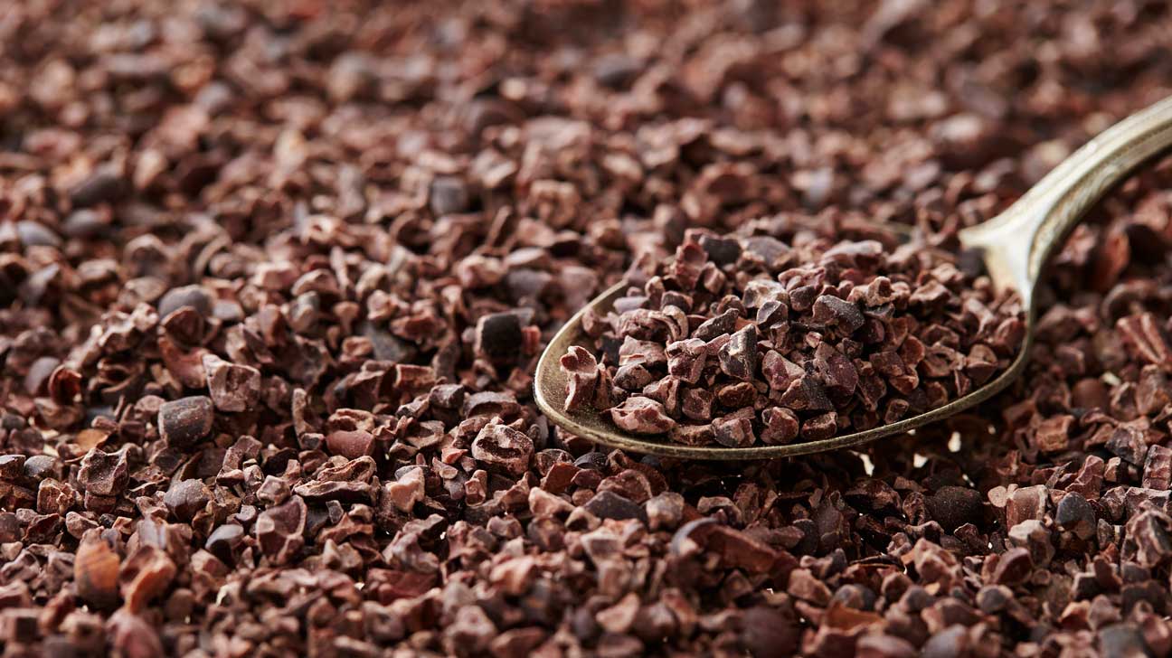 how-to-grind-cacao-nibs-to-make-chocolate