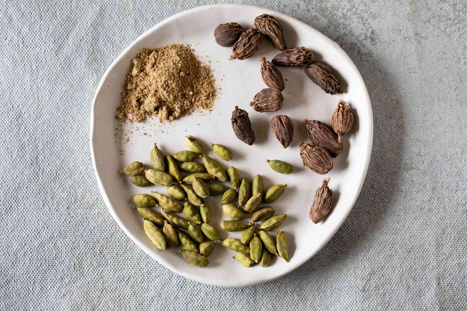 how-to-grind-cardamom-pods