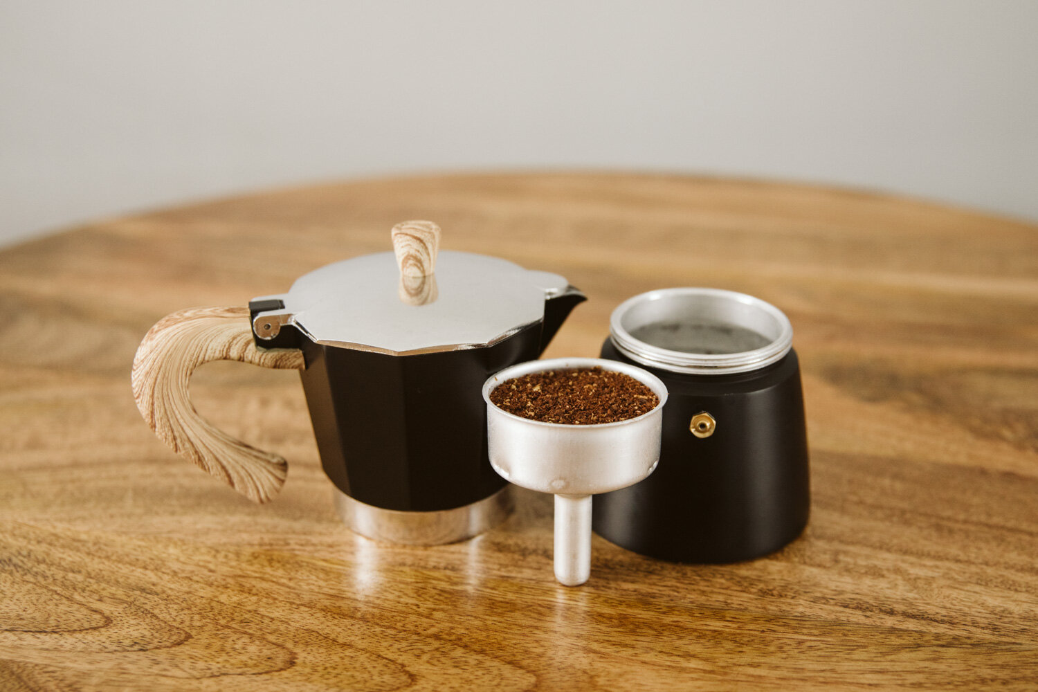 How to make coffee with the Moka Pot