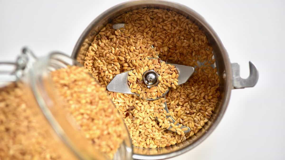 how-to-grind-flaxseed-into-meal-vitamix