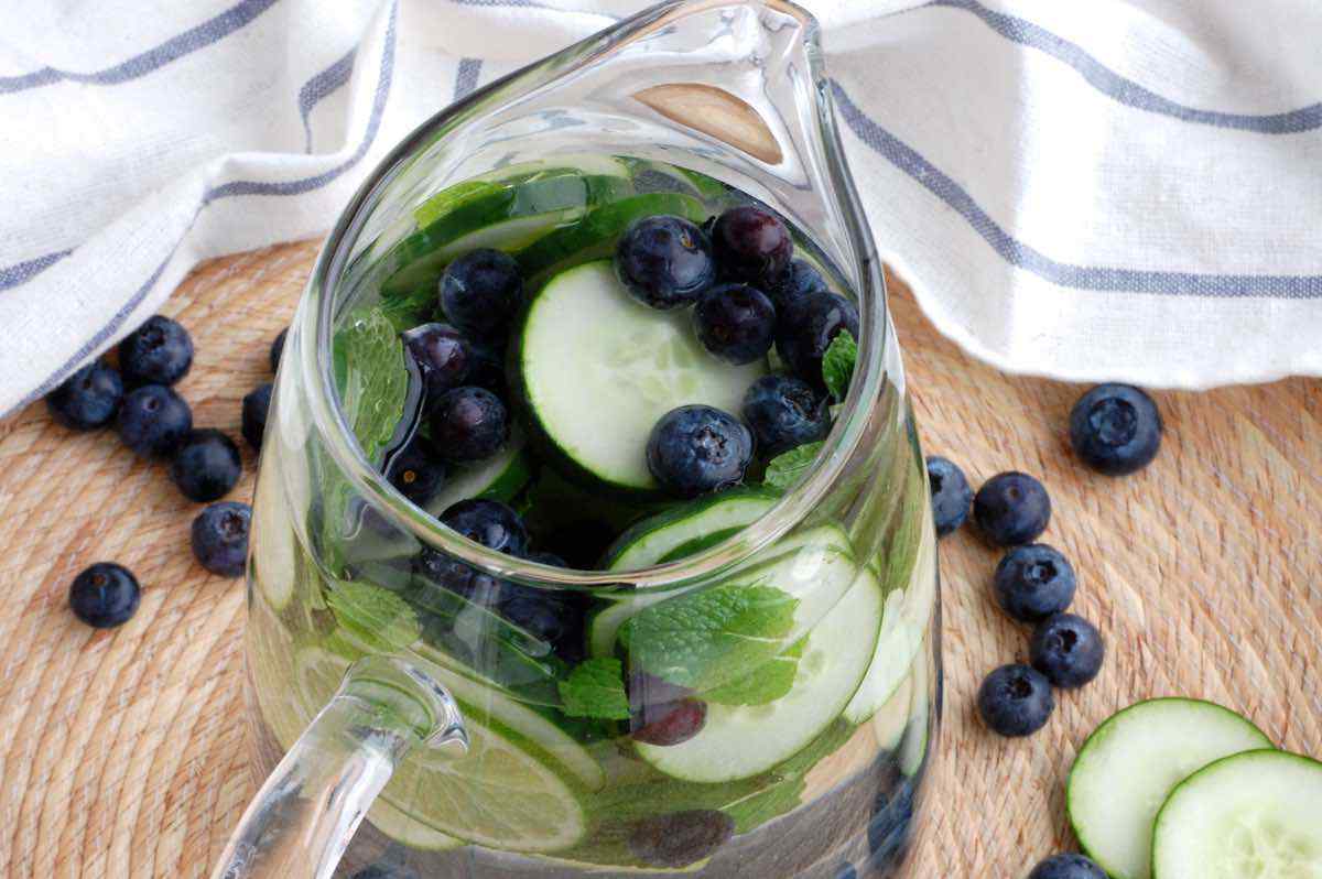 how-to-infuse-blueberry-in-water
