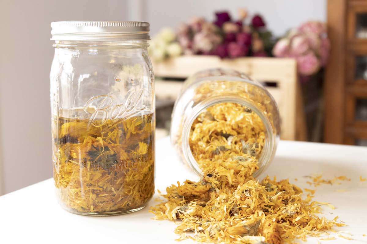 how-to-infuse-dried-herbs-in-oil-on-the-stove