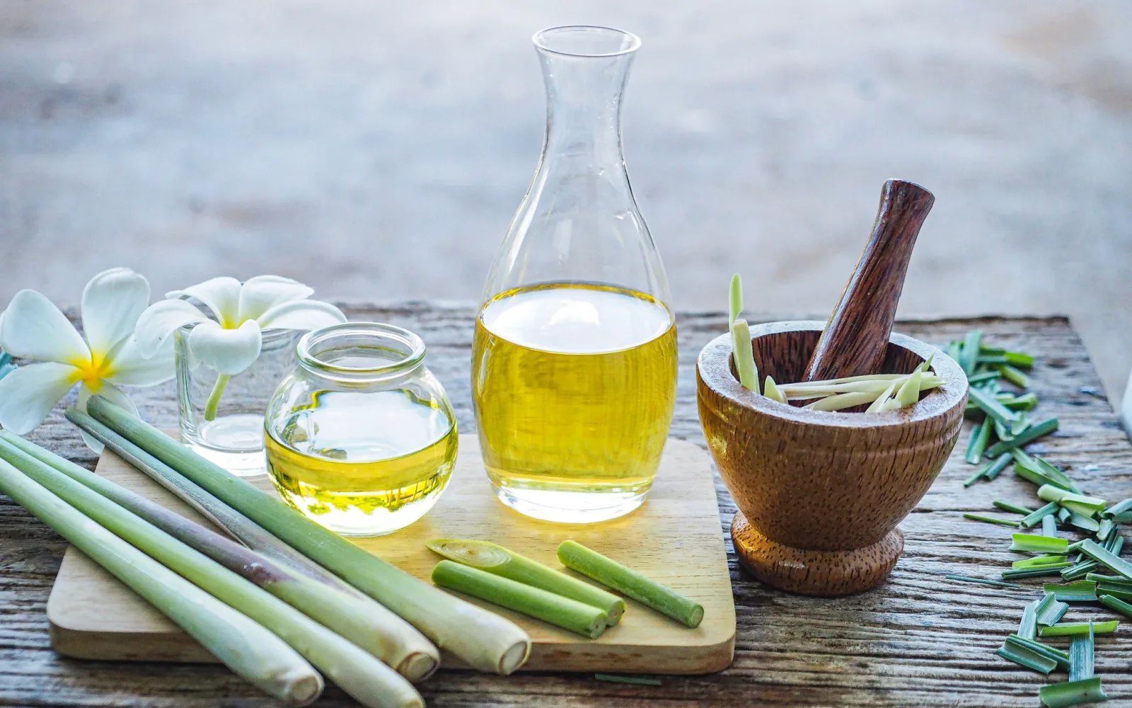 how-to-infuse-fresh-lemongrass-into-coconut-oil