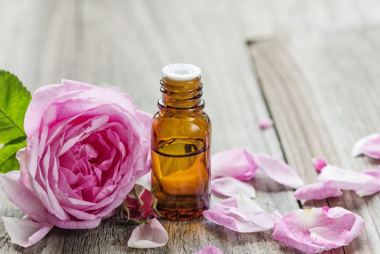 how-to-infuse-rose-petals-in-oil