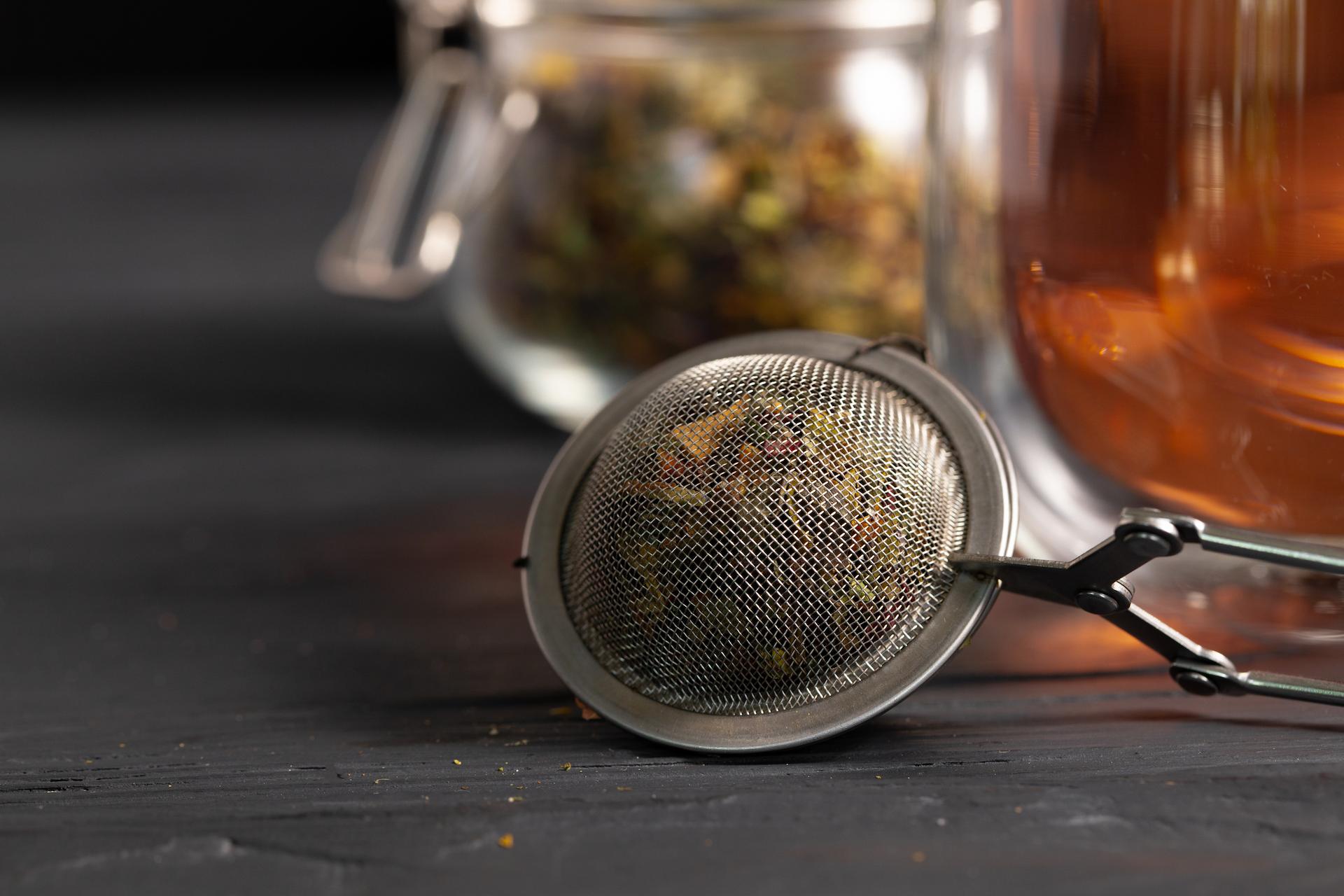 how-to-infuse-tea-with-strainer