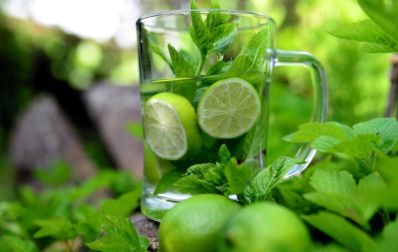 how-to-infuse-water-with-herbs