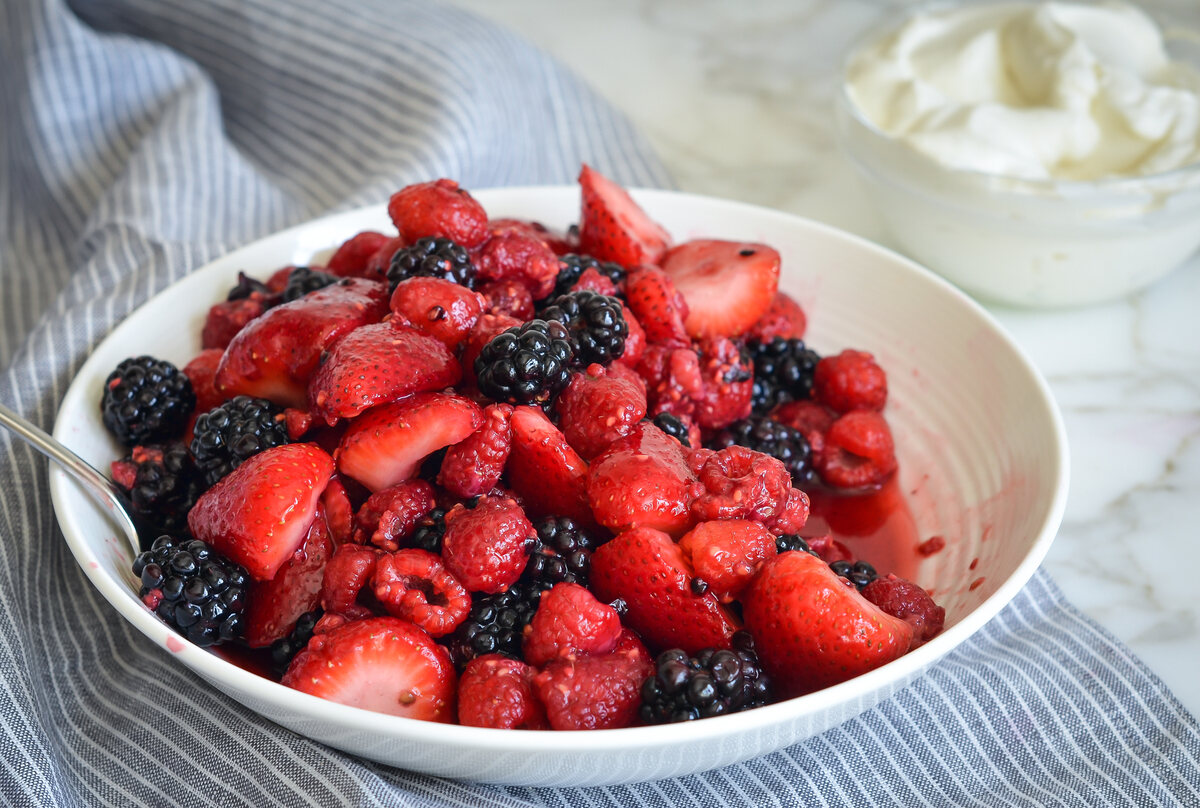 how-to-macerate-berries