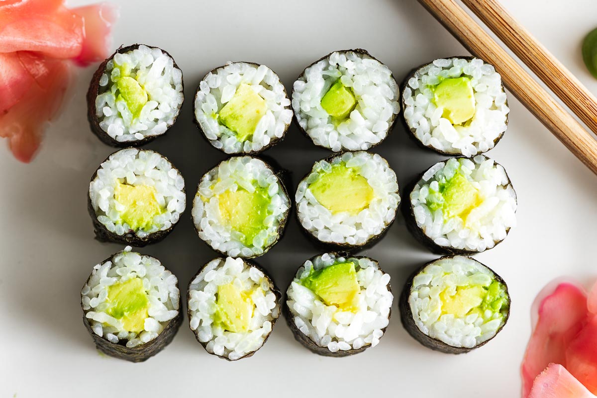 how-to-make-sushi-avocado-roll