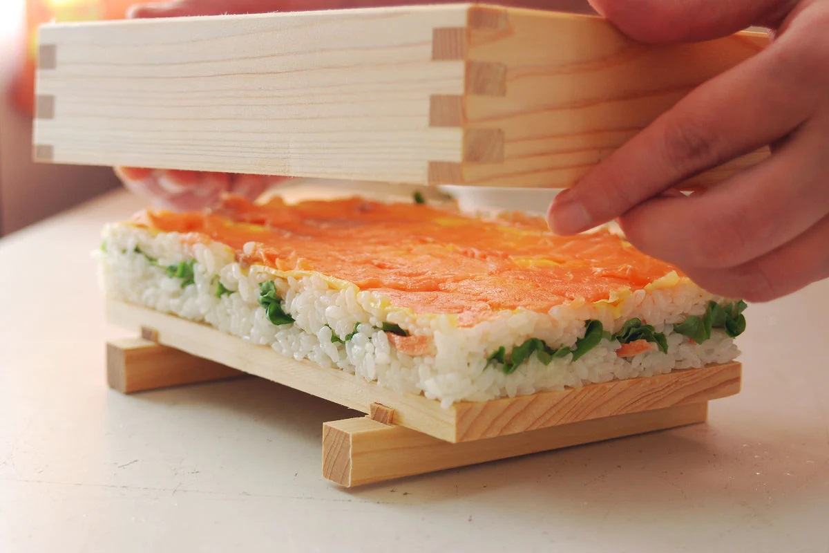 how-to-make-sushi-in-a-box