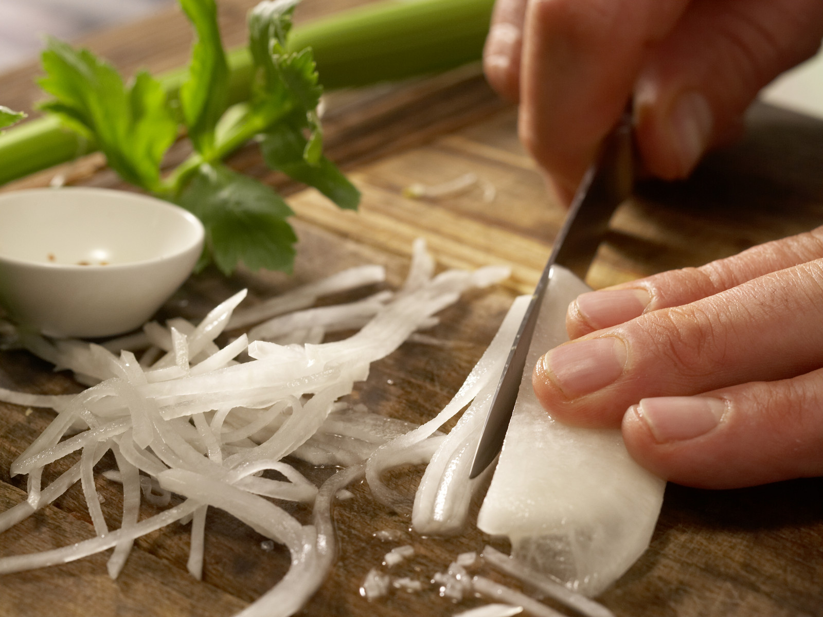 how-to-make-sushi-radish-string