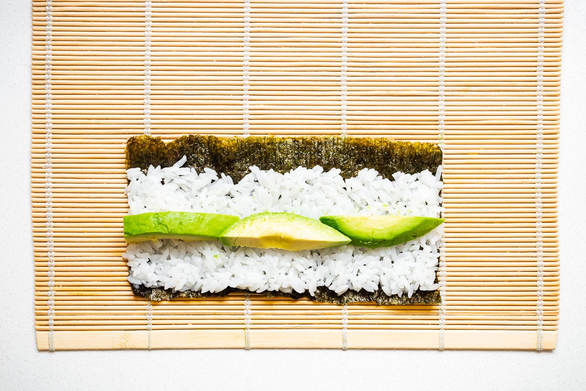 how-to-make-sushi-rice-and-avocado-seaweed
