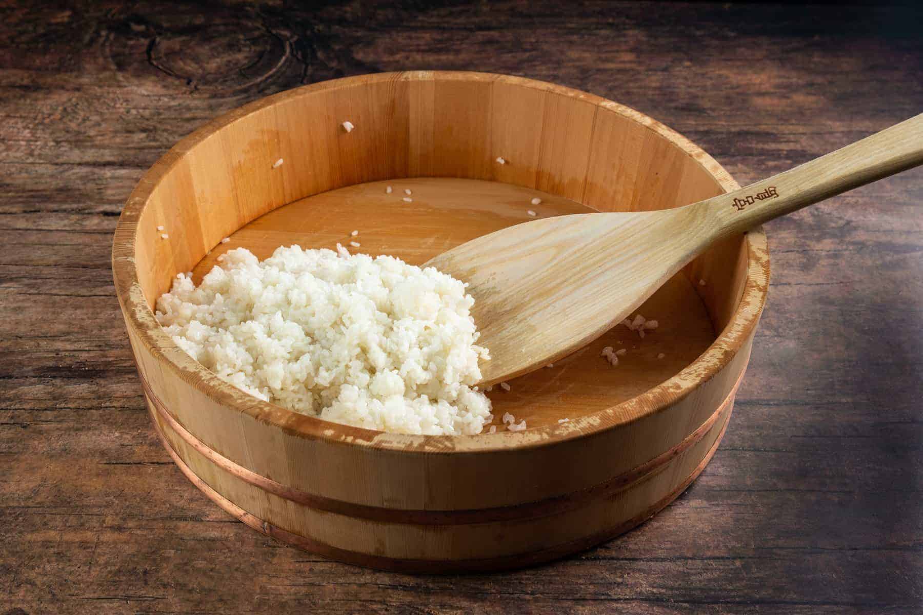 https://recipes.net/wp-content/uploads/2024/01/how-to-make-sushi-rice-in-insta-pot-1704528572.jpg