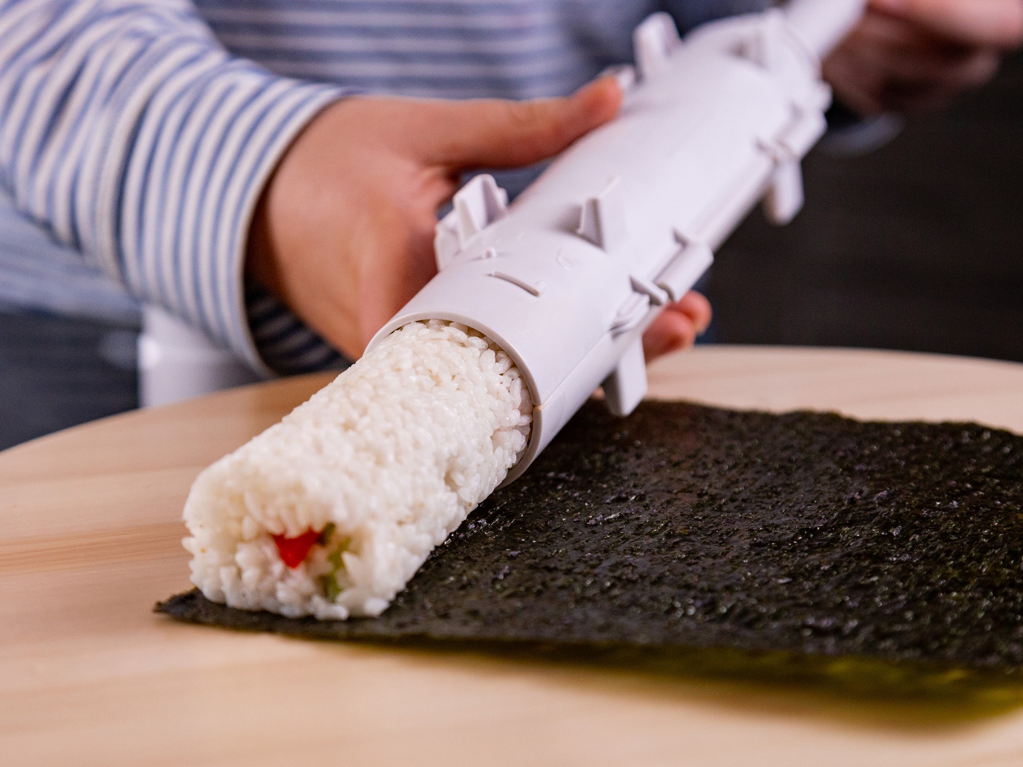 How to Make Sushi with Bazooka (Crunchy Salad Roll) 