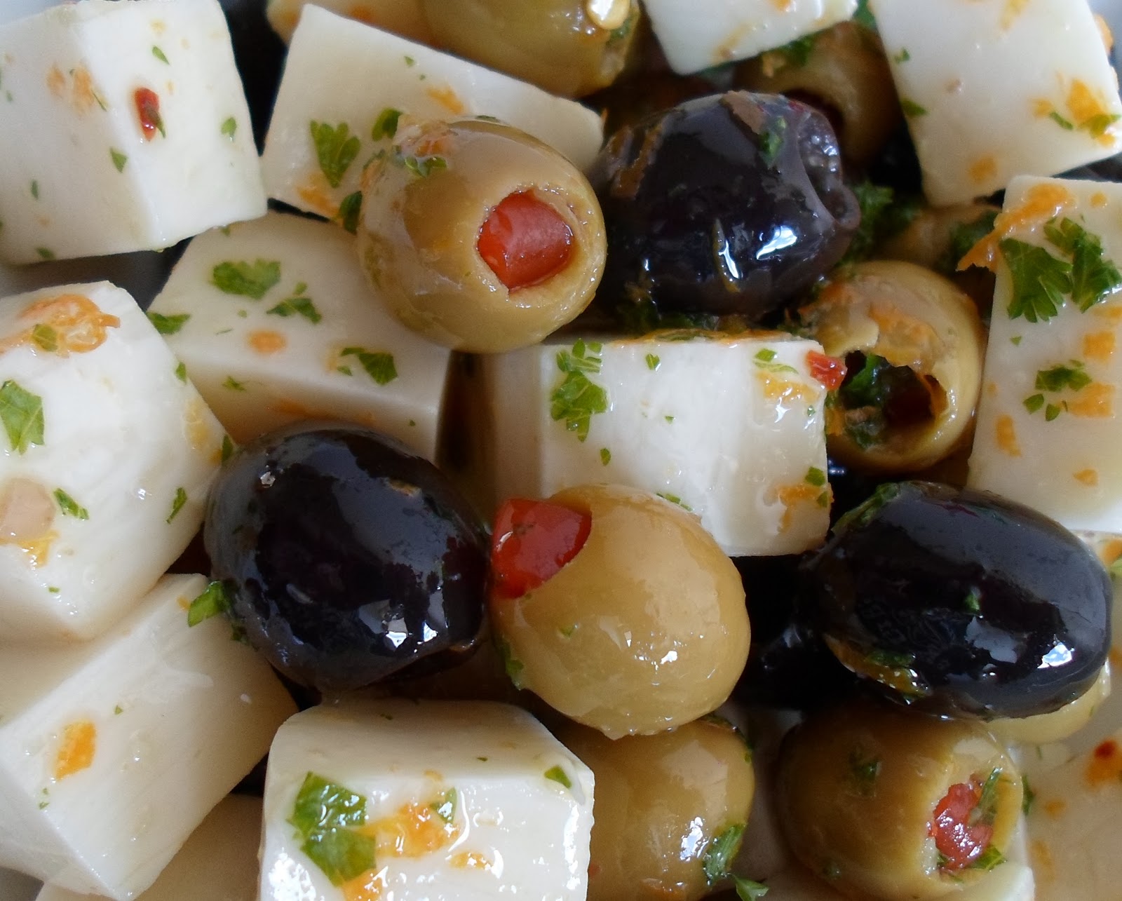 how-to-marinate-olives-and-cheese
