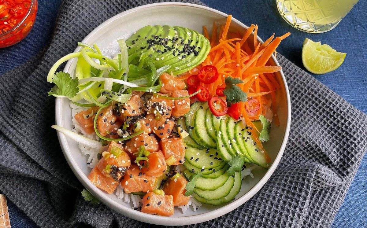 how-to-marinate-raw-salmon-for-poke-bowl