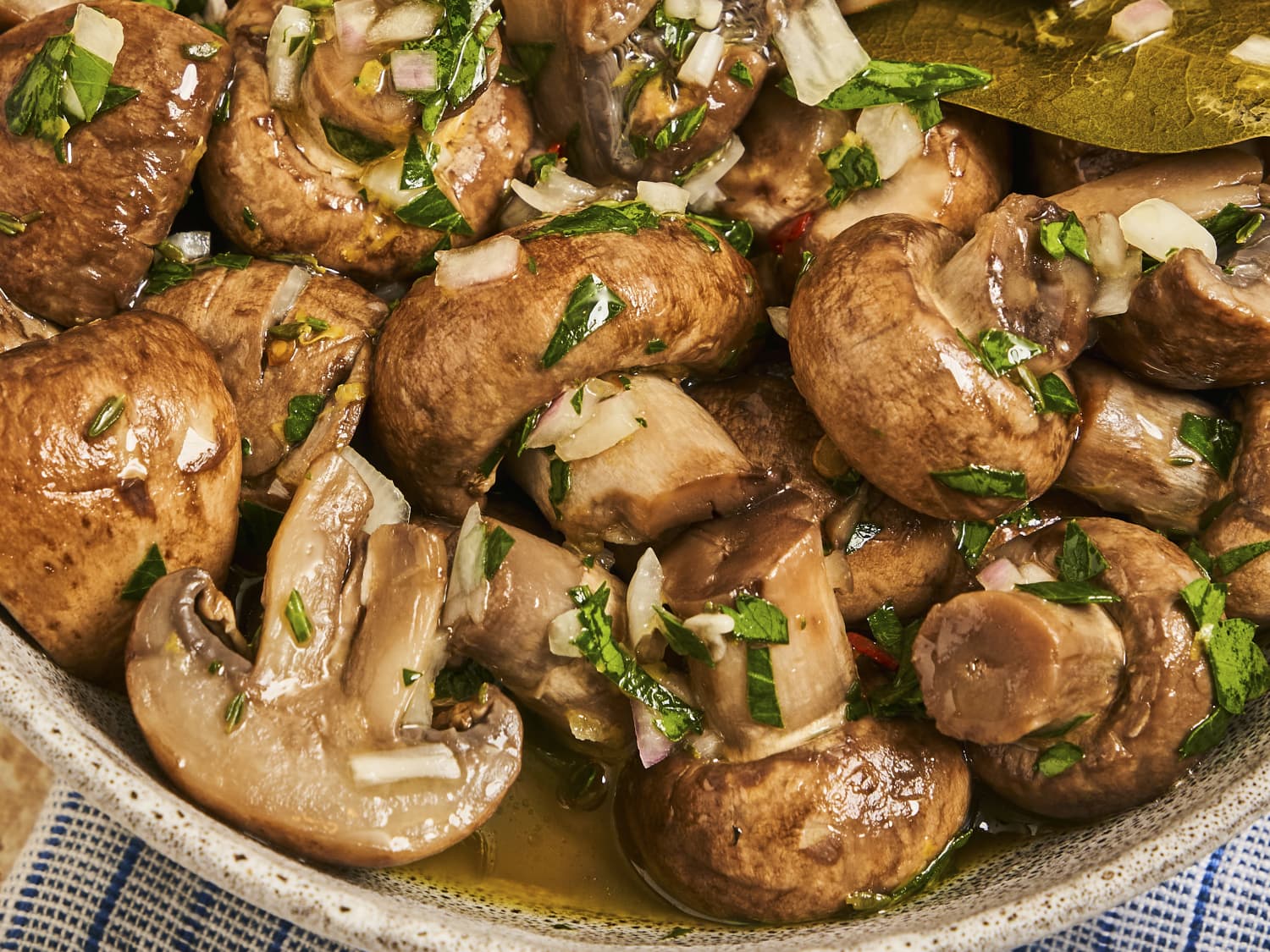 how-to-marinate-white-mushrooms