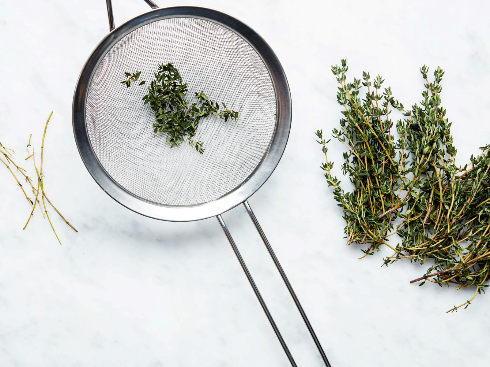 how-to-mince-thyme-herbs