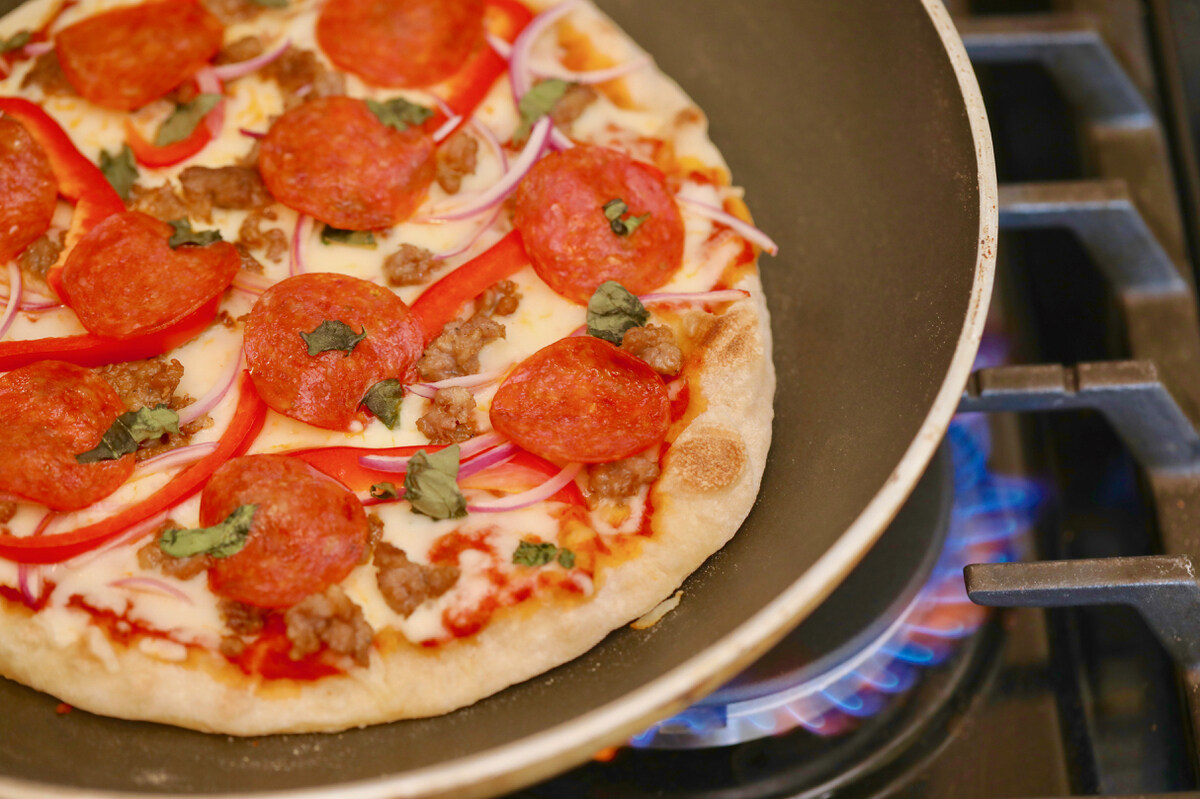 how-to-pan-fry-a-frozen-pizza