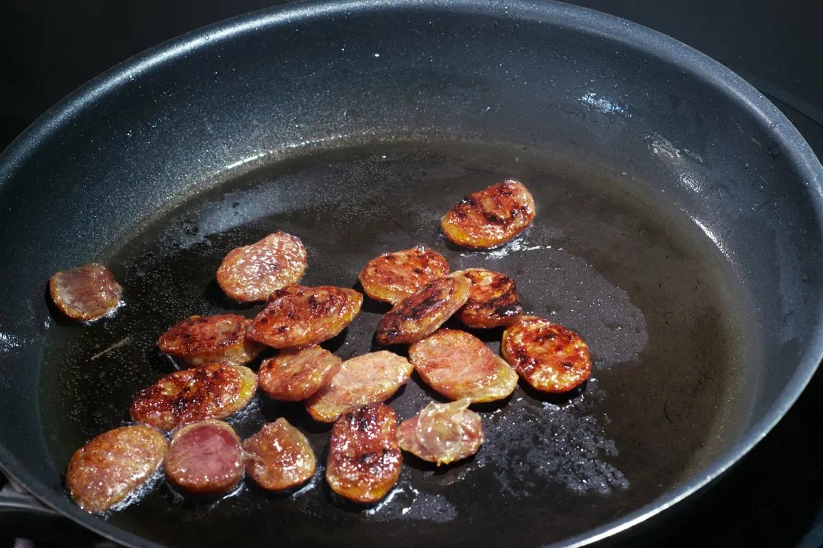 how-to-pan-fry-chinese-sausage