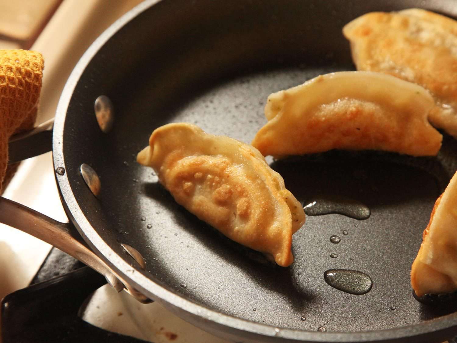 how-to-pan-fry-dumpling