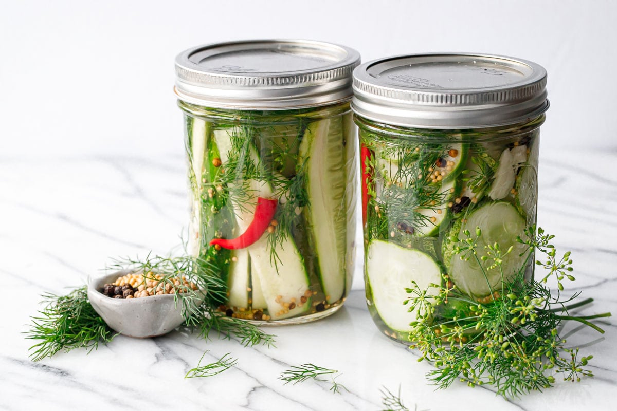 how-to-pickle-cucumbers-dill-garlic