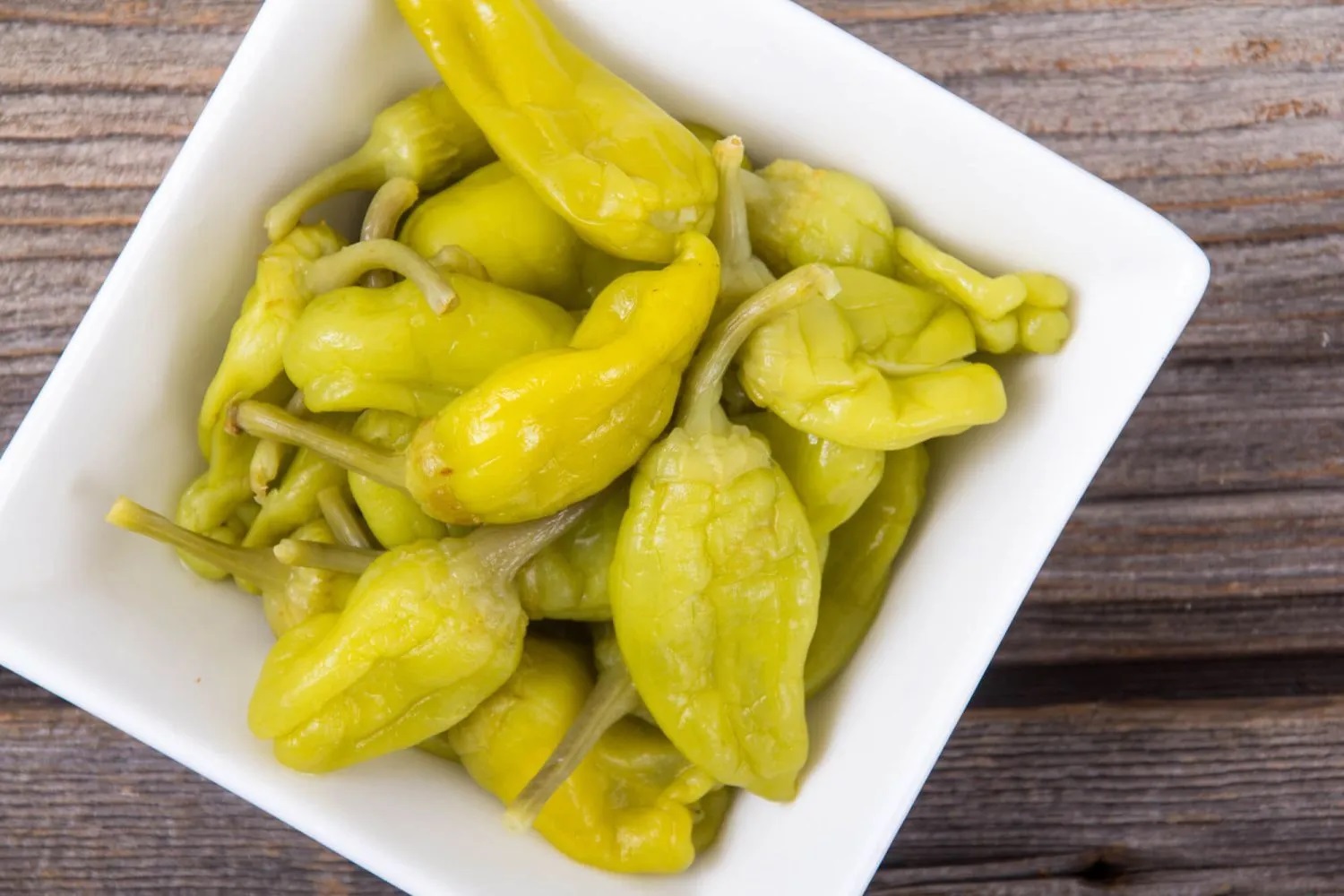 how-to-pickle-pepperoncini-peppers-like-mezzeti