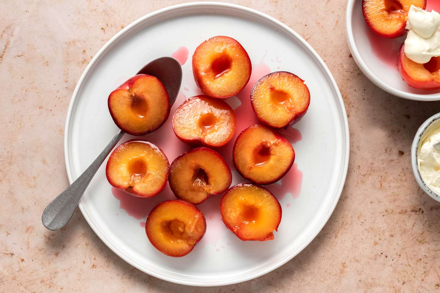how-to-properly-eat-a-plum