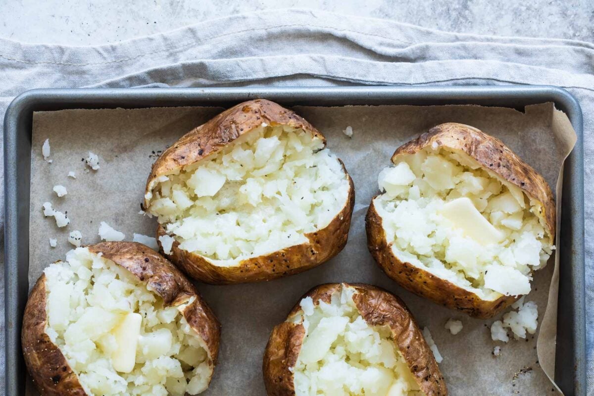 how-to-quickly-bake-a-potato-in-the-oven