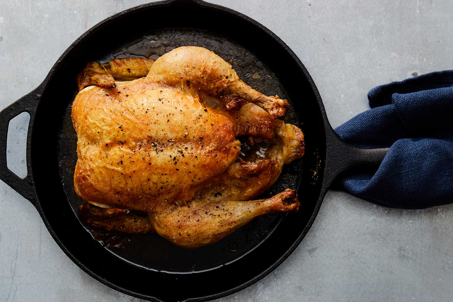 how-to-roast-a-whole-chicken-in-cast-iron-pan