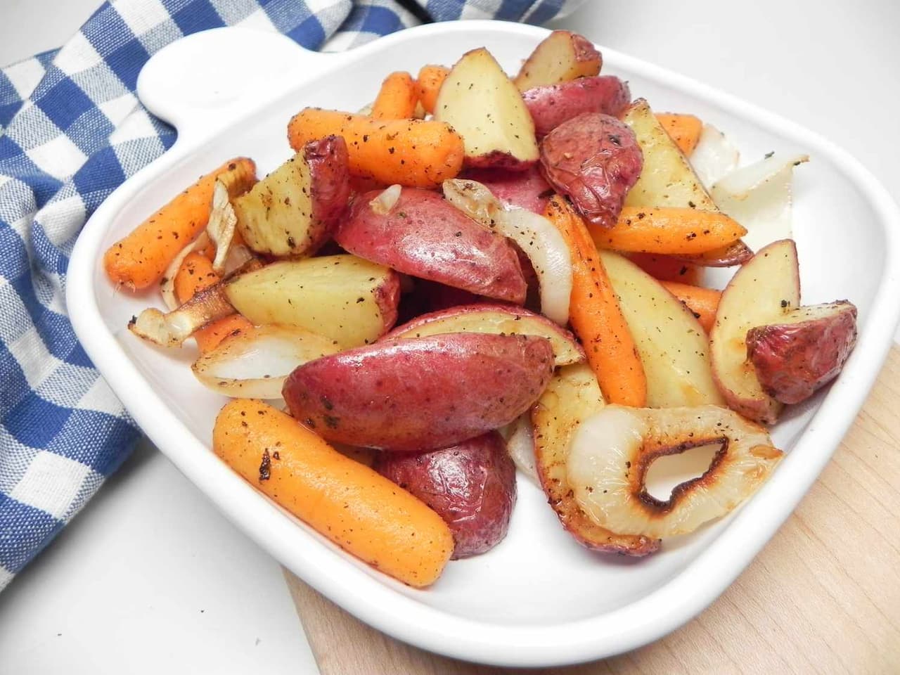 how-to-roast-baby-carrots-and-red-potatoes