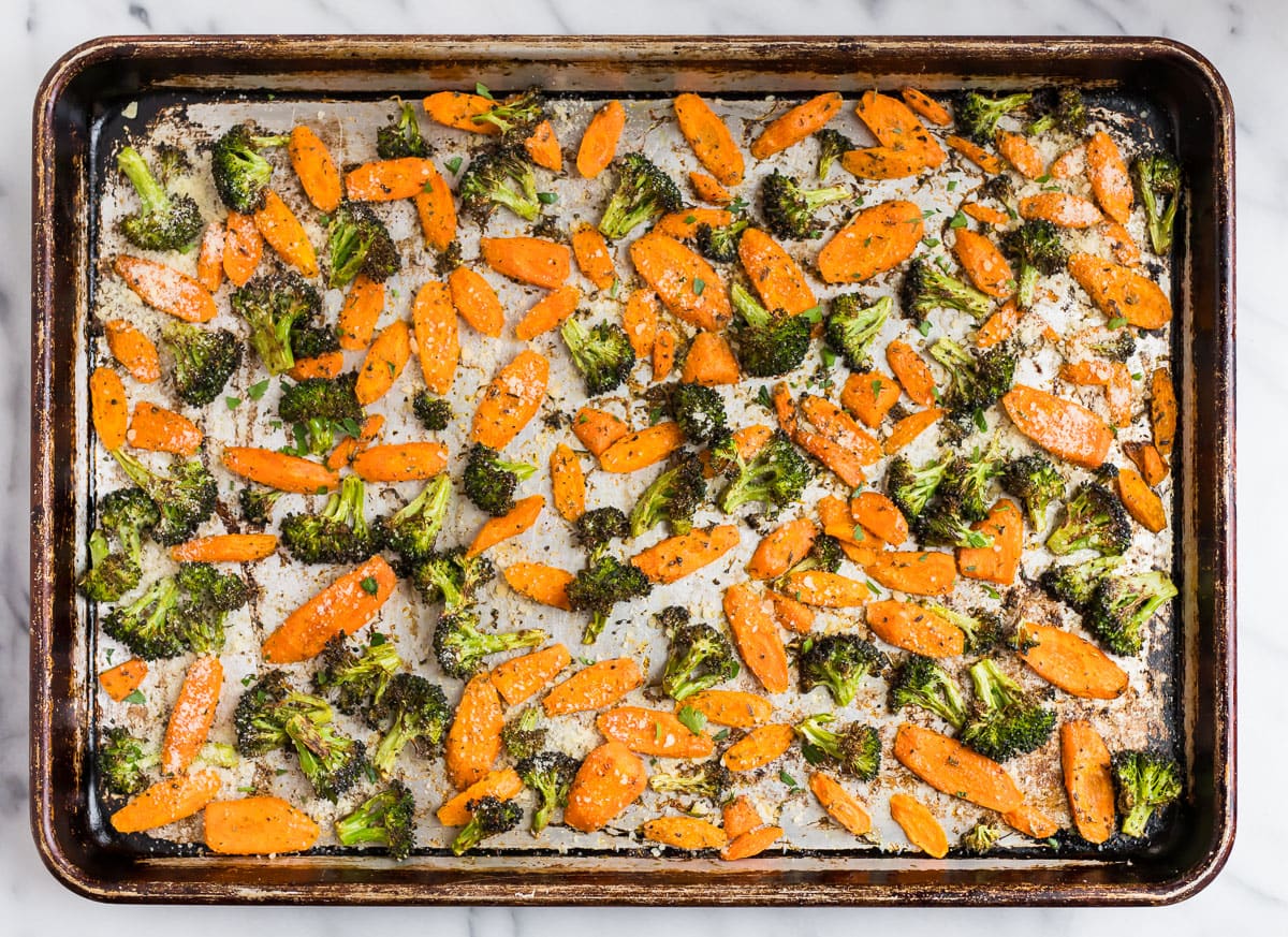 how-to-roast-carrots-and-broccoli