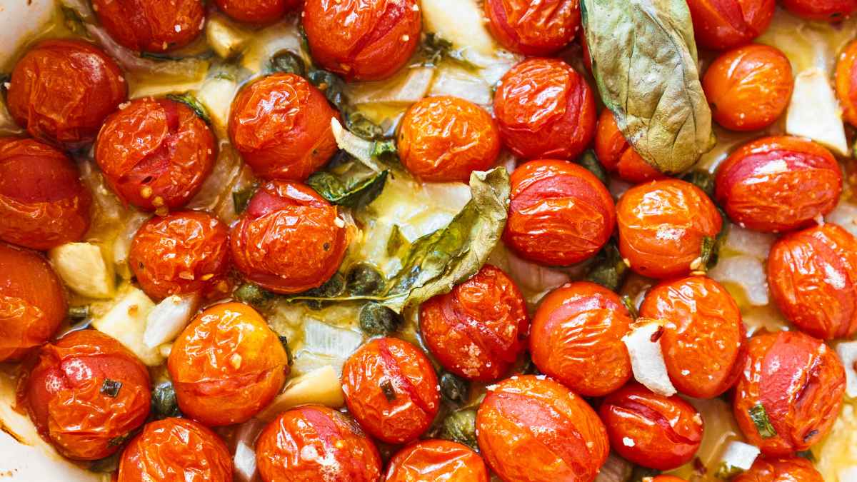 how-to-roast-cherry-tomatoes-and-garlic