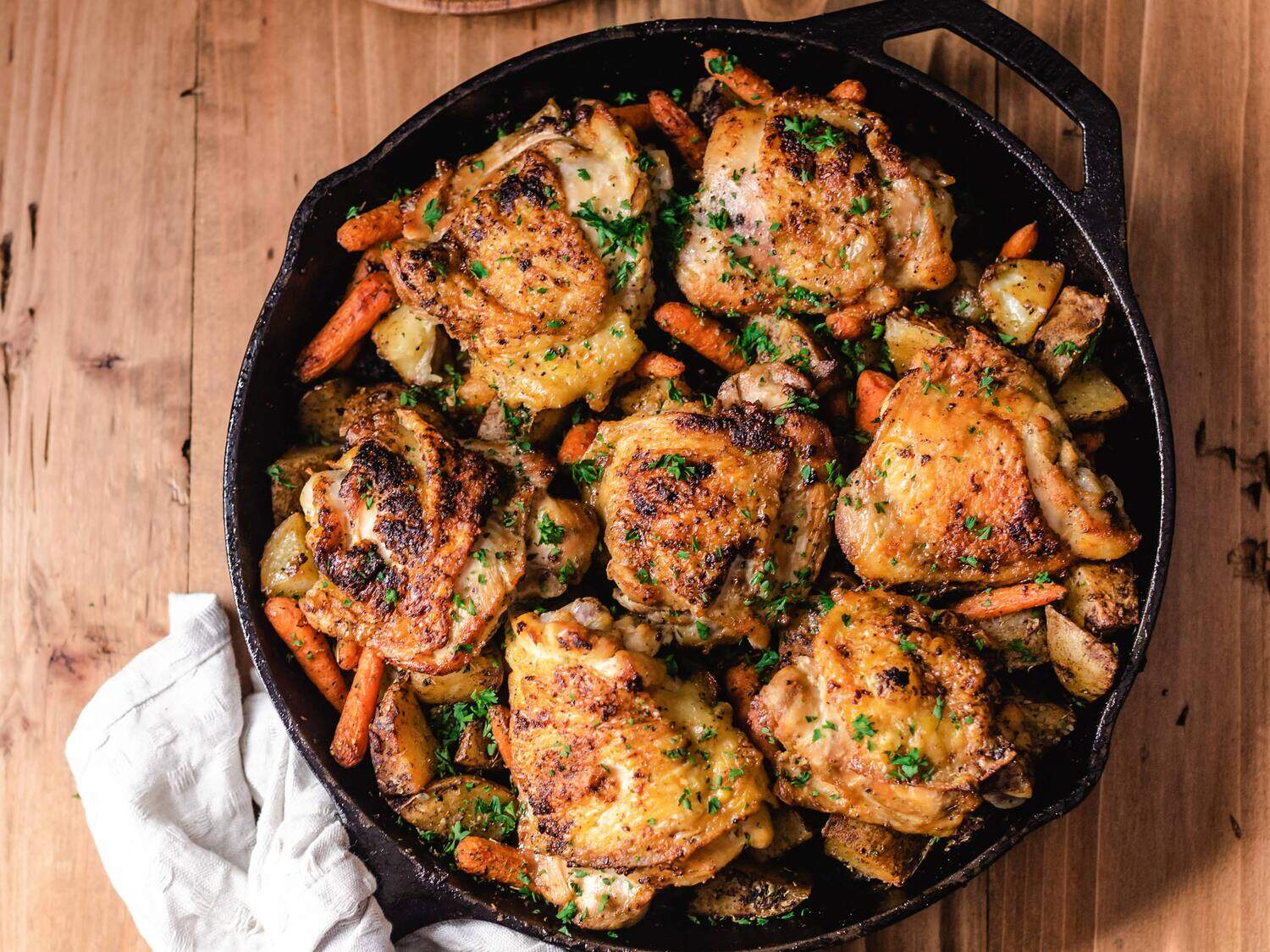 how-to-roast-chicken-thighs-in-cast-iron-skillet