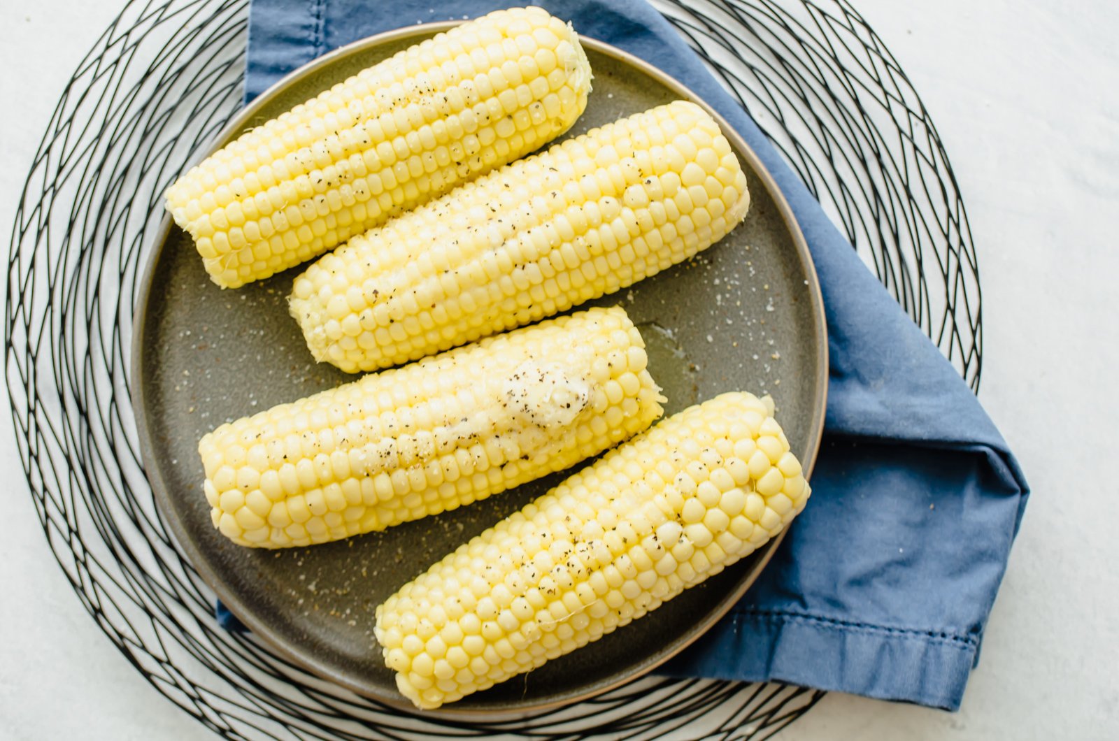 how-to-roast-corn-in-the-microwave
