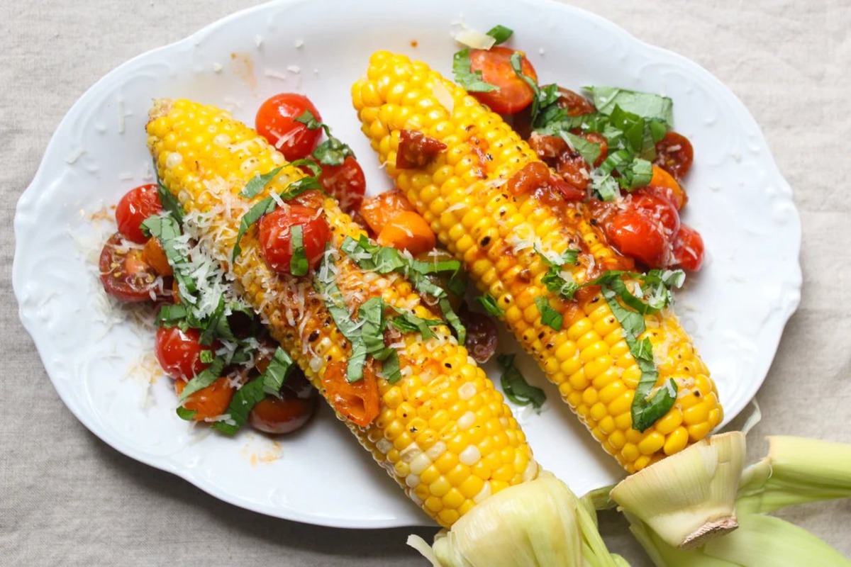 how-to-roast-corn-on-the-cob-with-tomatoes