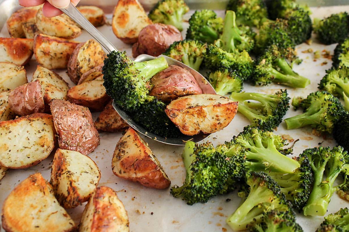 how-to-roast-potatoes-and-broccoli