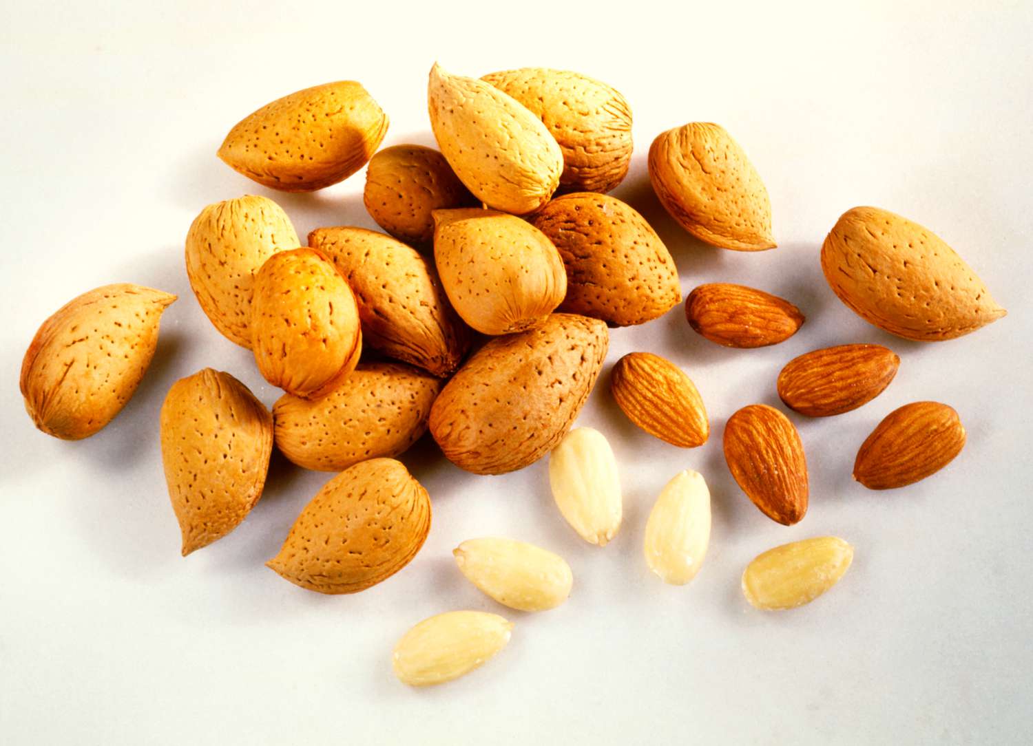 how-to-roast-raw-almonds-in-the-shell