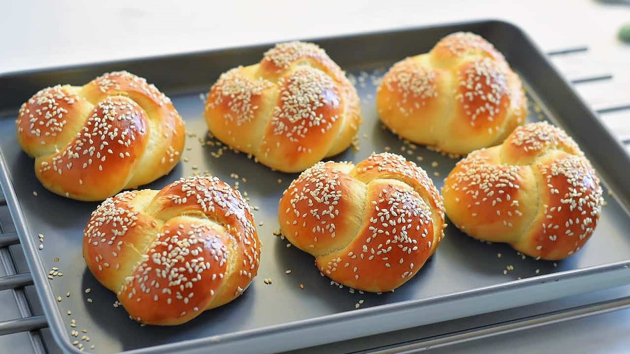 how-to-roll-out-challah-dough