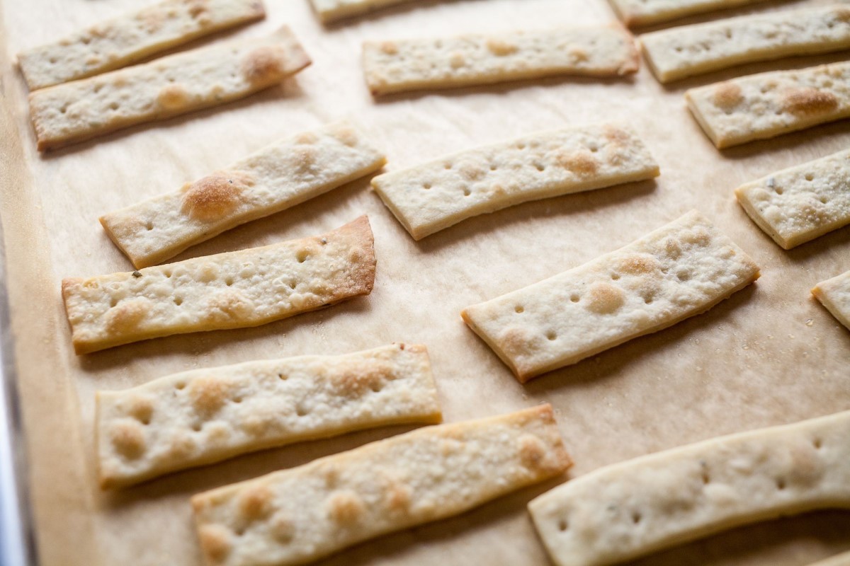 how-to-roll-out-crackers