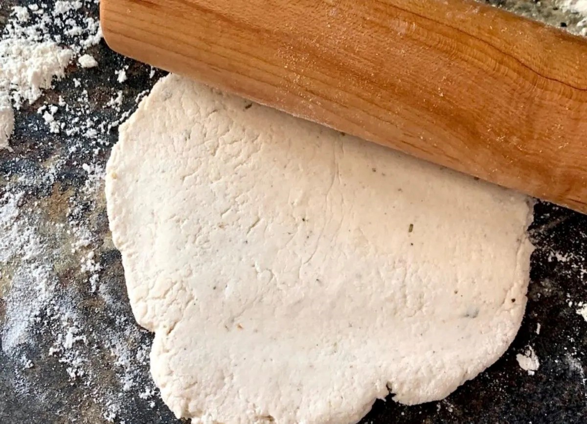 how-to-roll-out-pizza-dough-for-calzones