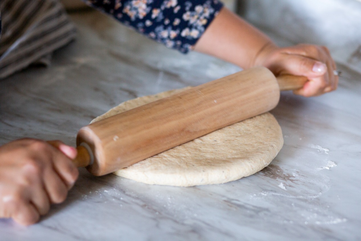 how-to-roll-out-thin-pizza-dough
