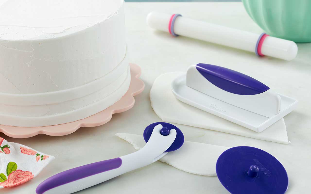 how-to-roll-out-wilton-fondant