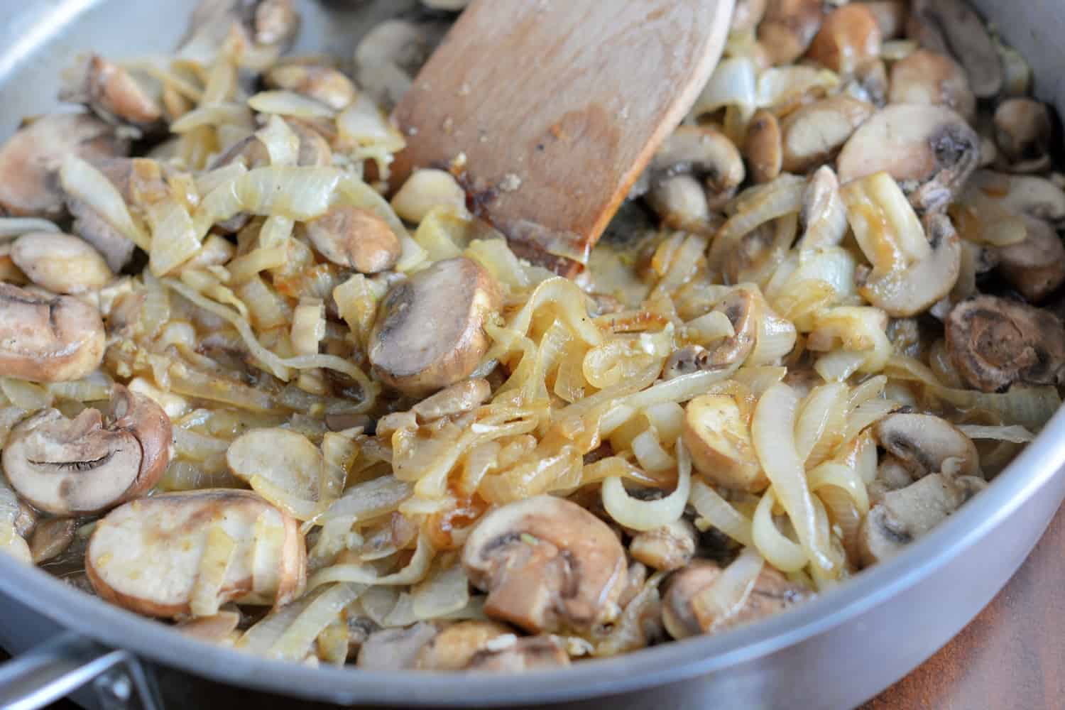 how-to-saute-mushrooms-and-garlic