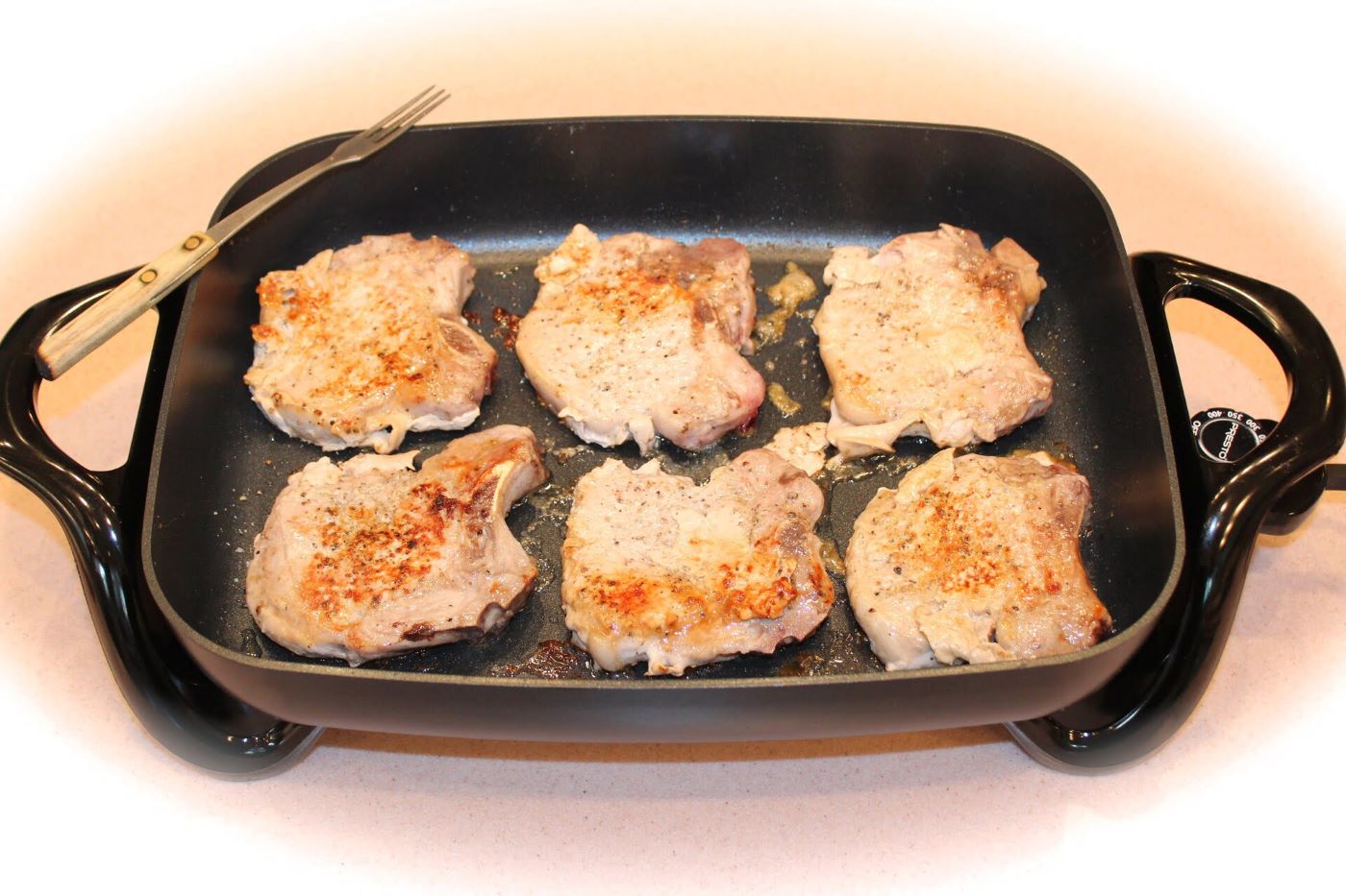 how-to-sear-pork-chops-in-electric-skillet