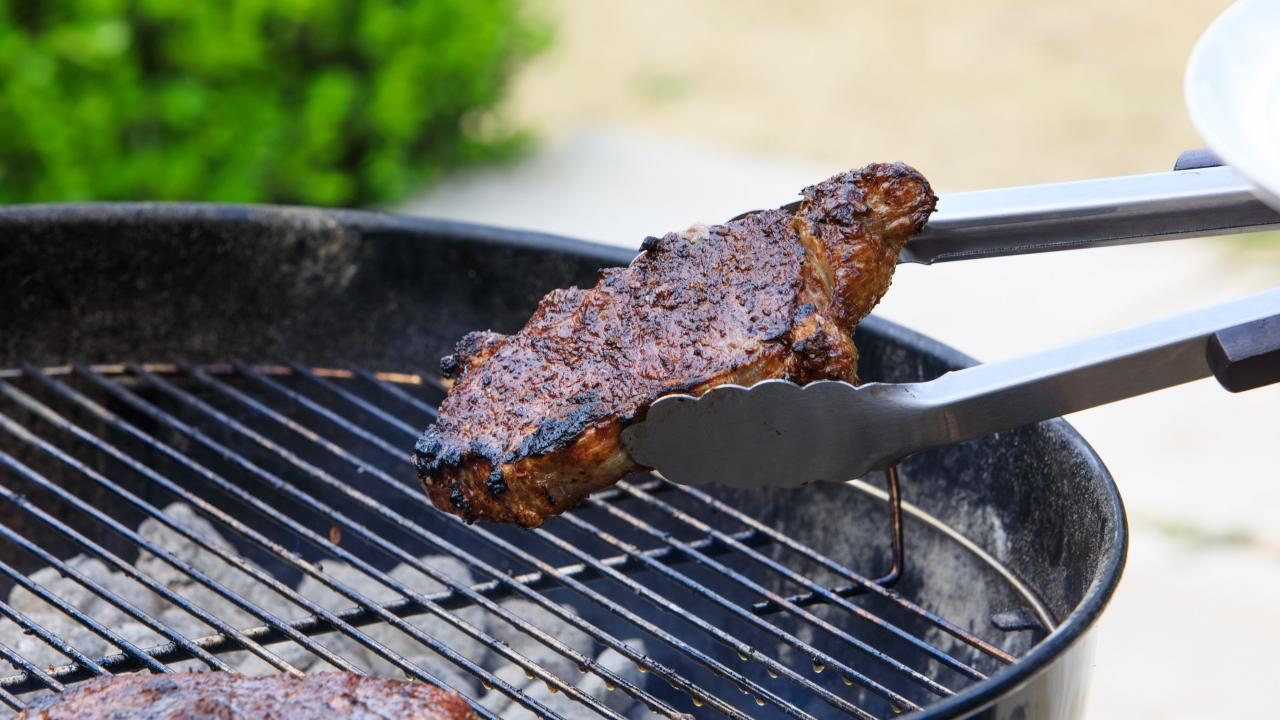 how-to-sear-steak-on-weber-grill