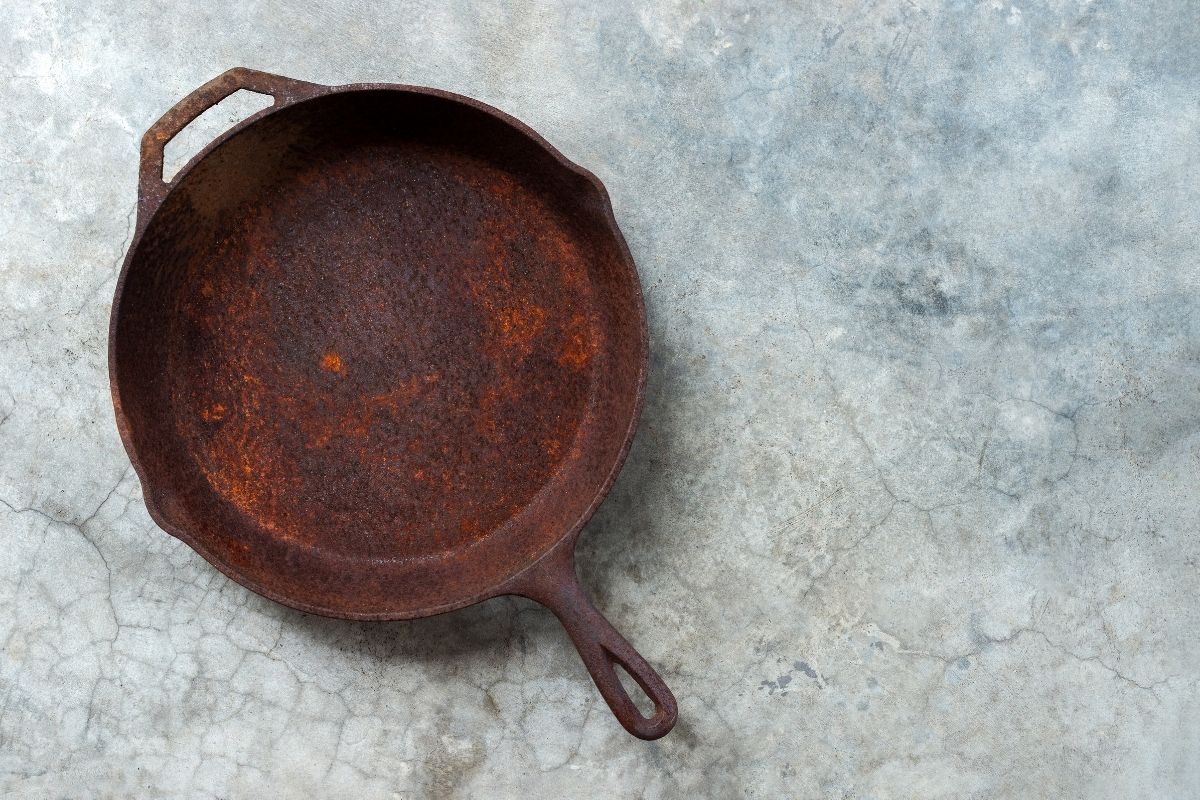 how-to-season-a-cast-iron-skillet-that-is-rusty