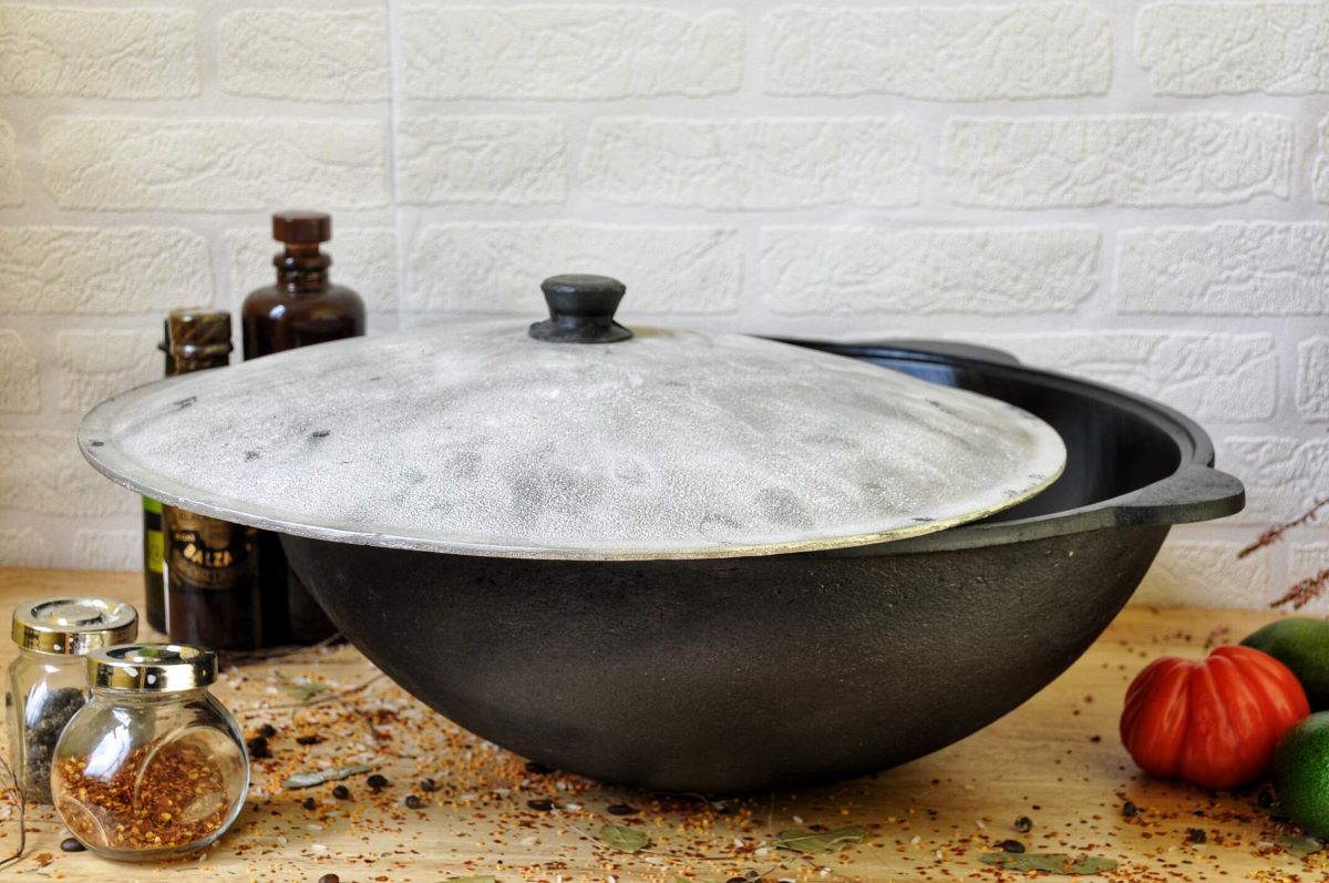 how-to-season-a-large-cast-iron-cauldron